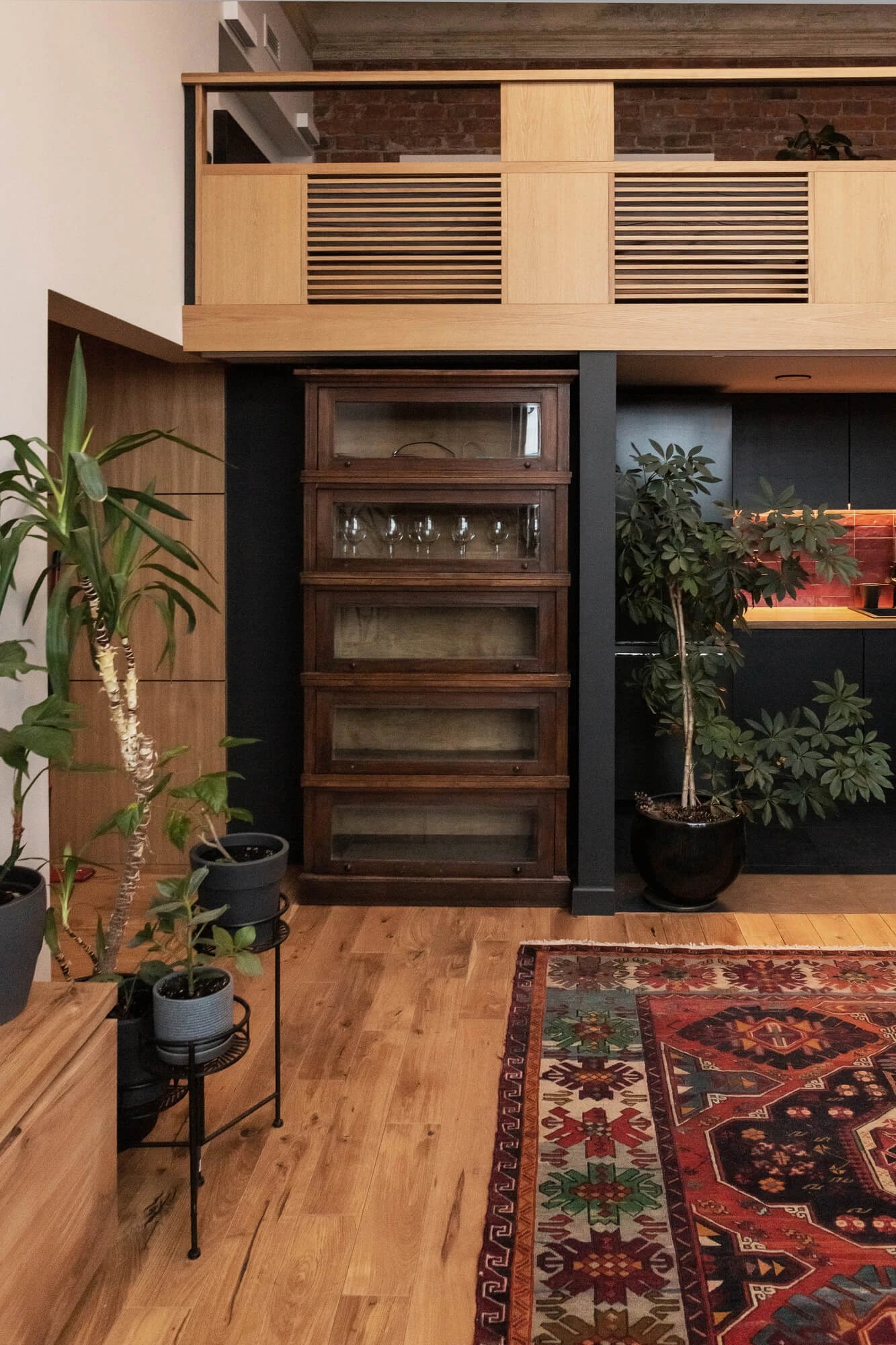 СТУДИЯ В ДОХОДНОМ ДОМЕ