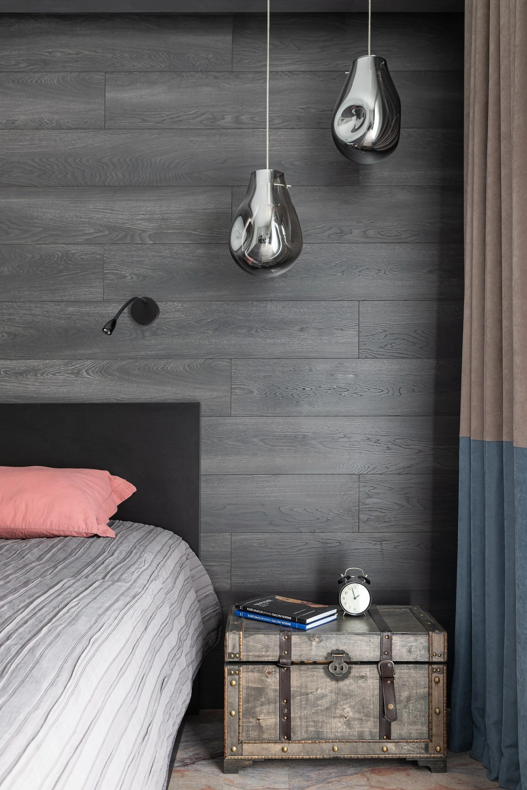 КВАРТИРА С ЯРКИМИ АКЦЕНТАМИ В СТАРОМ ФОНДЕ