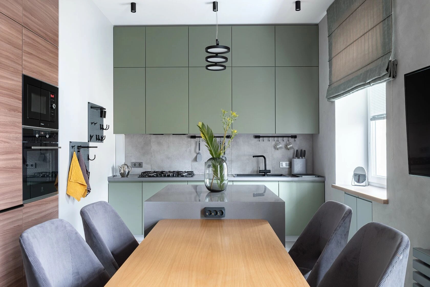 КВАРТИРА С ЯРКИМИ АКЦЕНТАМИ В СТАРОМ ФОНДЕ