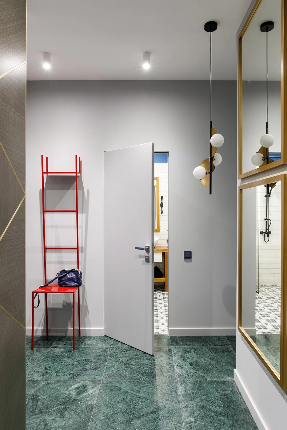 КВАРТИРА-ШКАТУЛКА ДЛЯ СЕМЬИ С ДВУМЯ ДЕТЬМИ