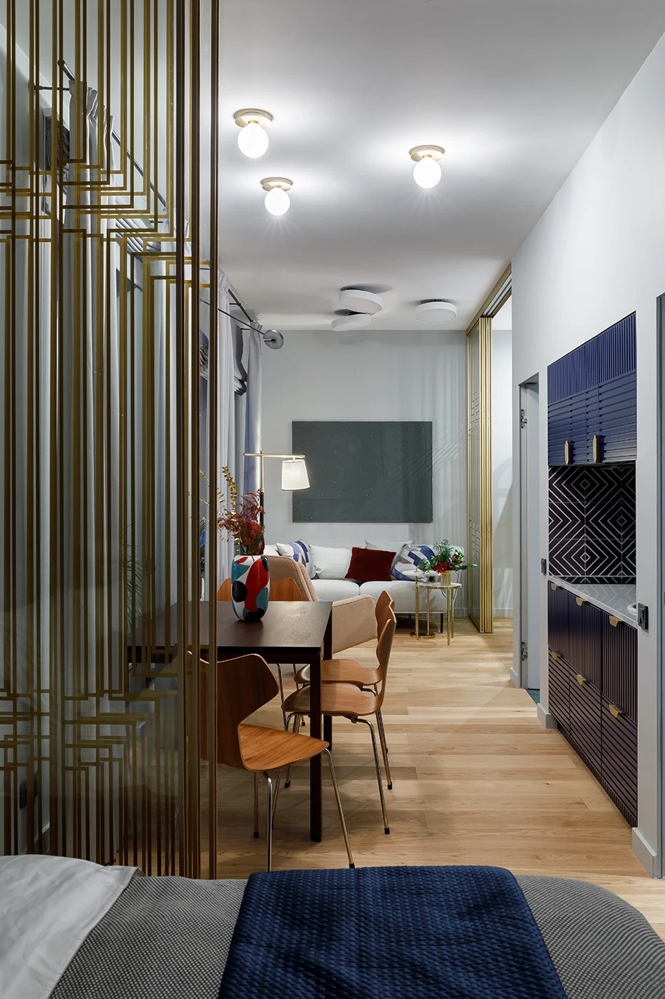 КВАРТИРА-ШКАТУЛКА ДЛЯ СЕМЬИ С ДВУМЯ ДЕТЬМИ