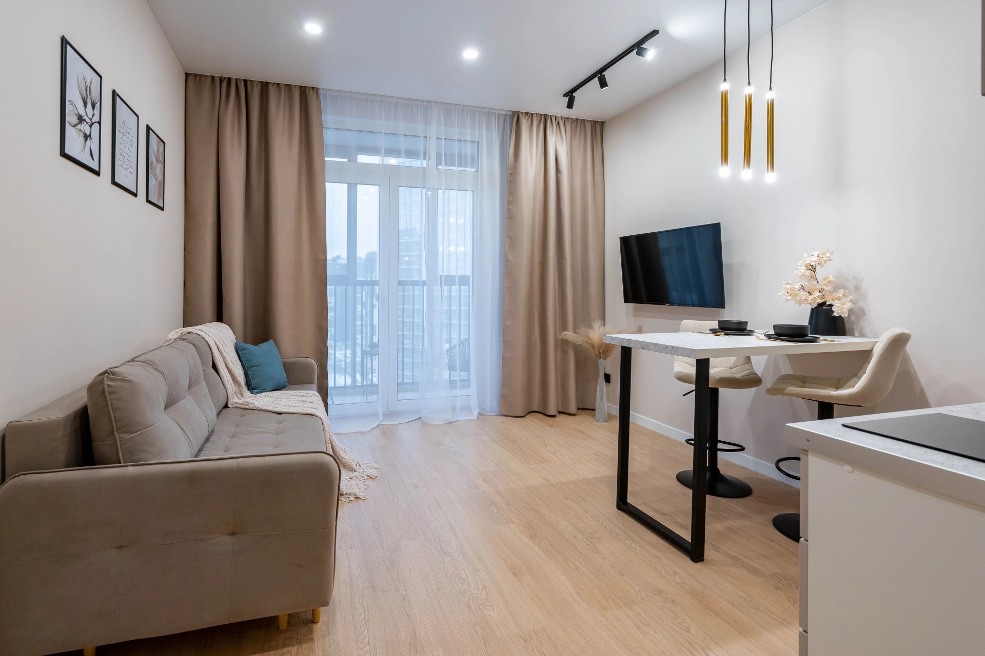 Студия с панорамным окном. ЖК  Европейский парк