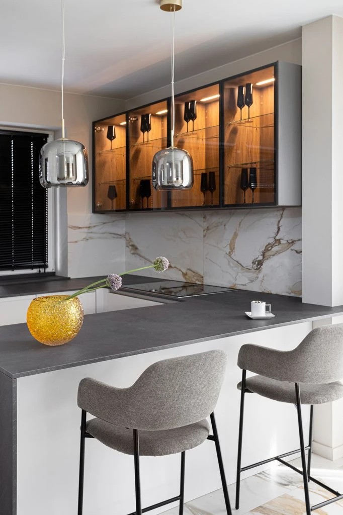 Элегантный интерьер загородного дома для молодой семьи.