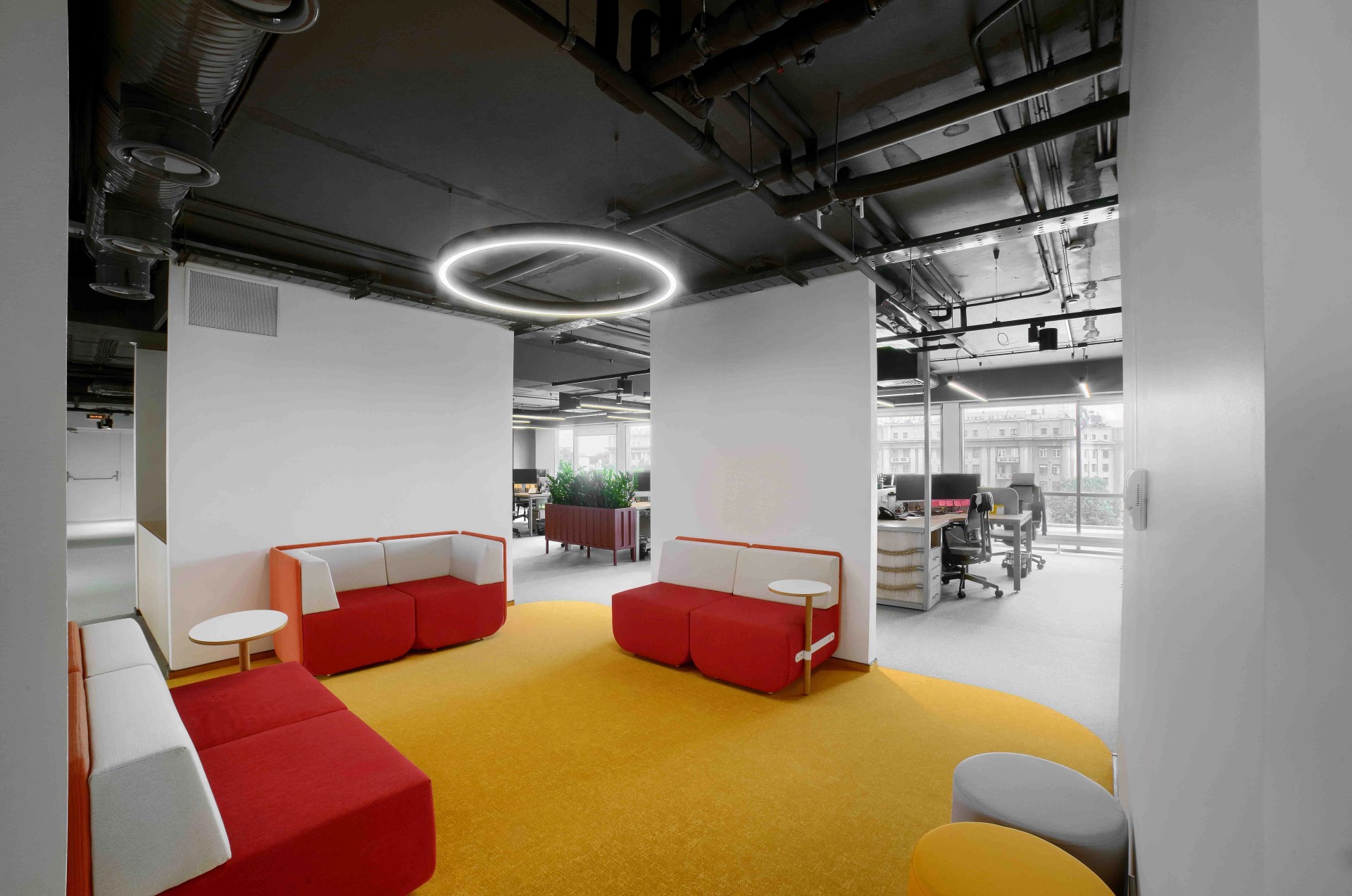 Просторный офис для международной транспортной компании