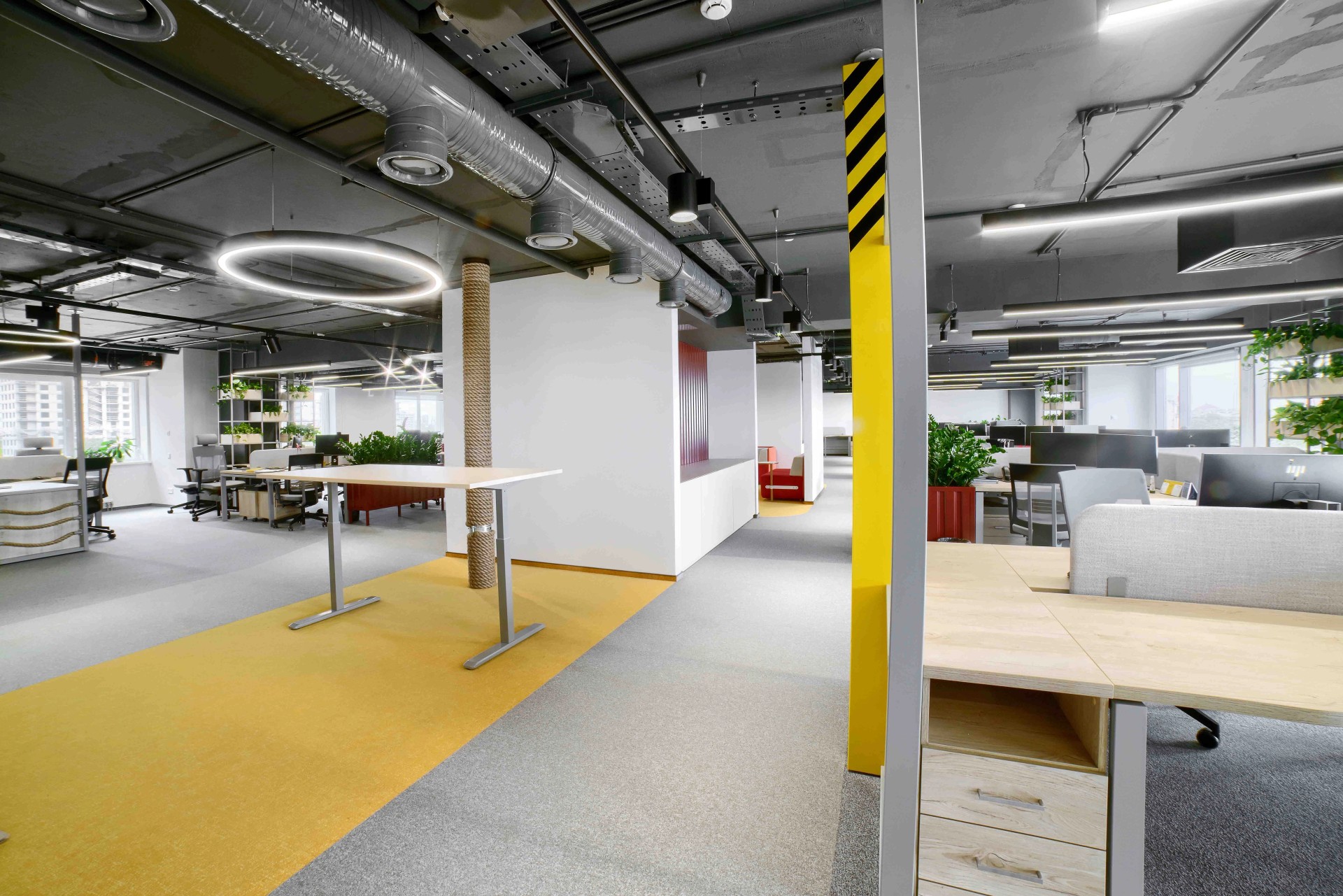 Просторный офис для международной транспортной компании