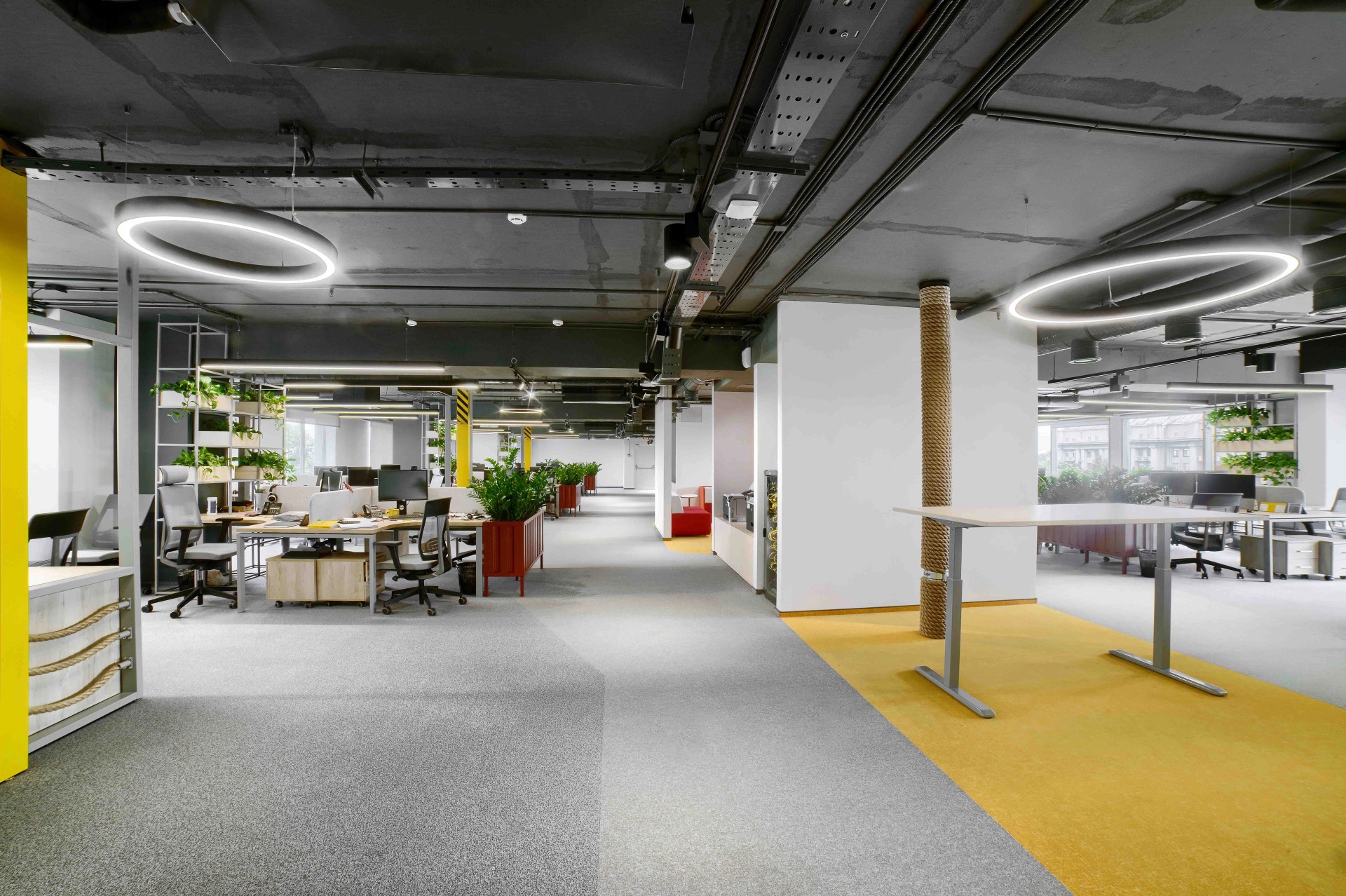 Просторный офис для международной транспортной компании