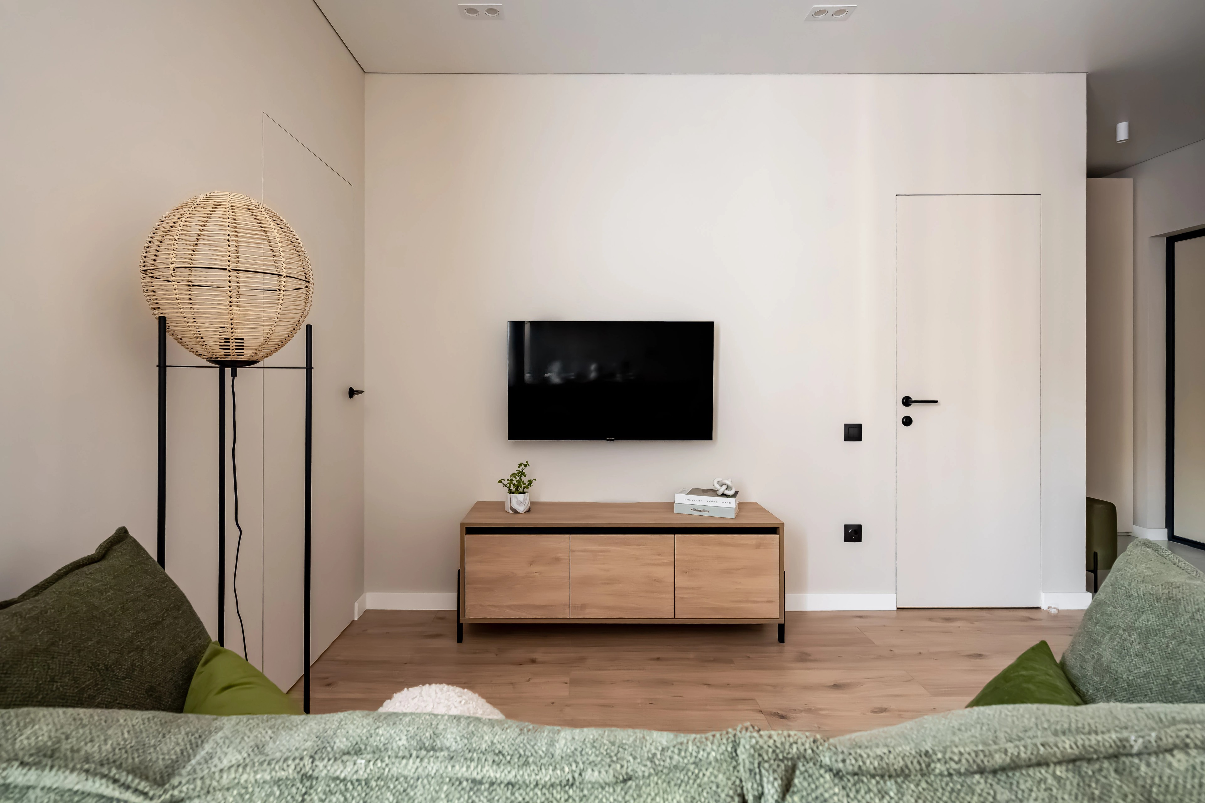 Белоостровская 10