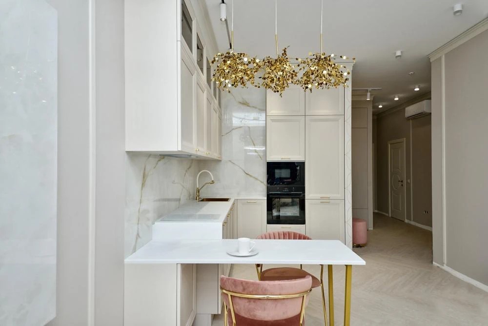 Проект 3-х комнатной квартиры в неоклассическом стиле для девушки