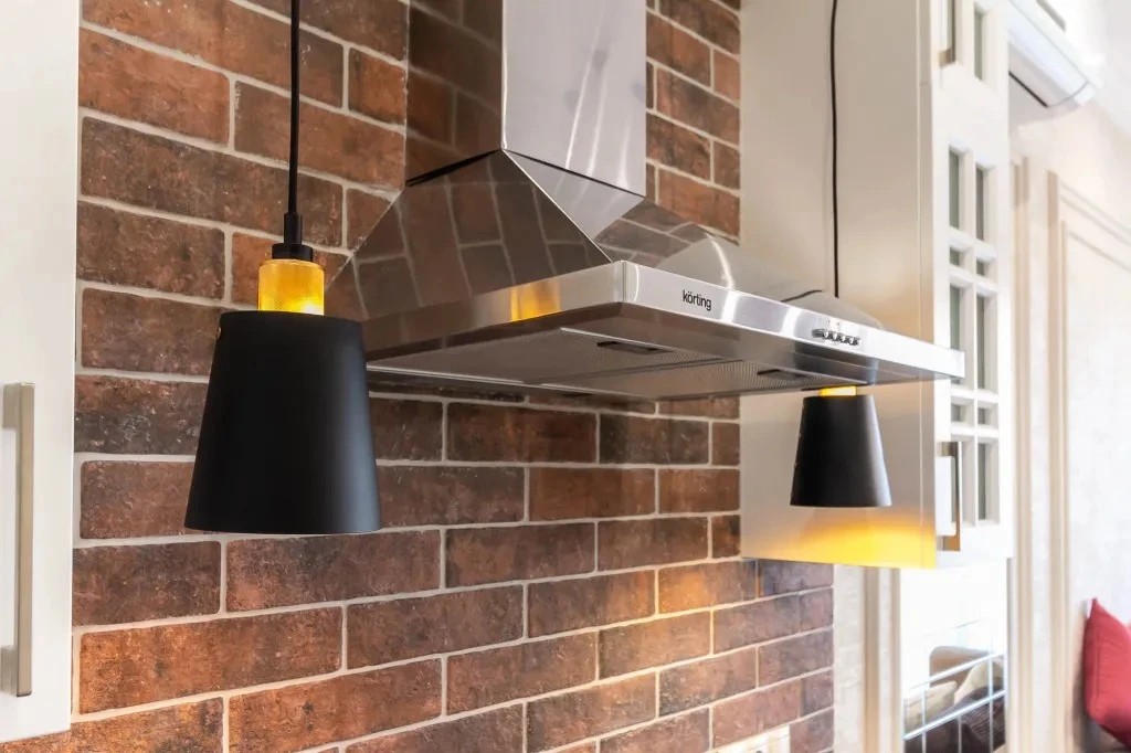 Дизайнерский ремонт 2-к квартиры на Морском проспекте