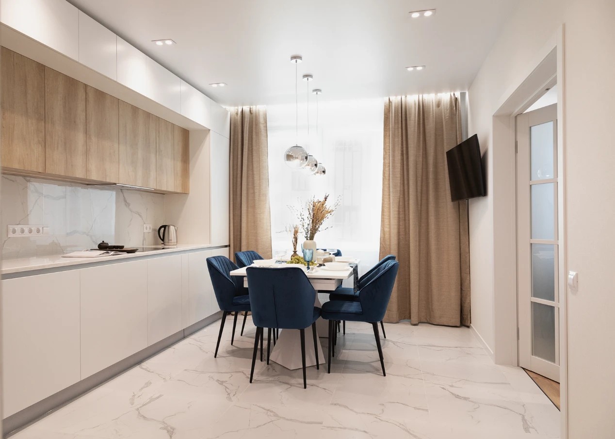 Светлая квартира в неоклассическом стиле