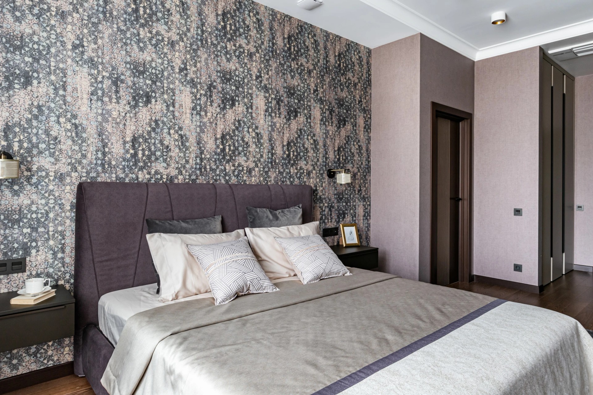 КВАРТИРА НА ПР. ТОРЕЗА