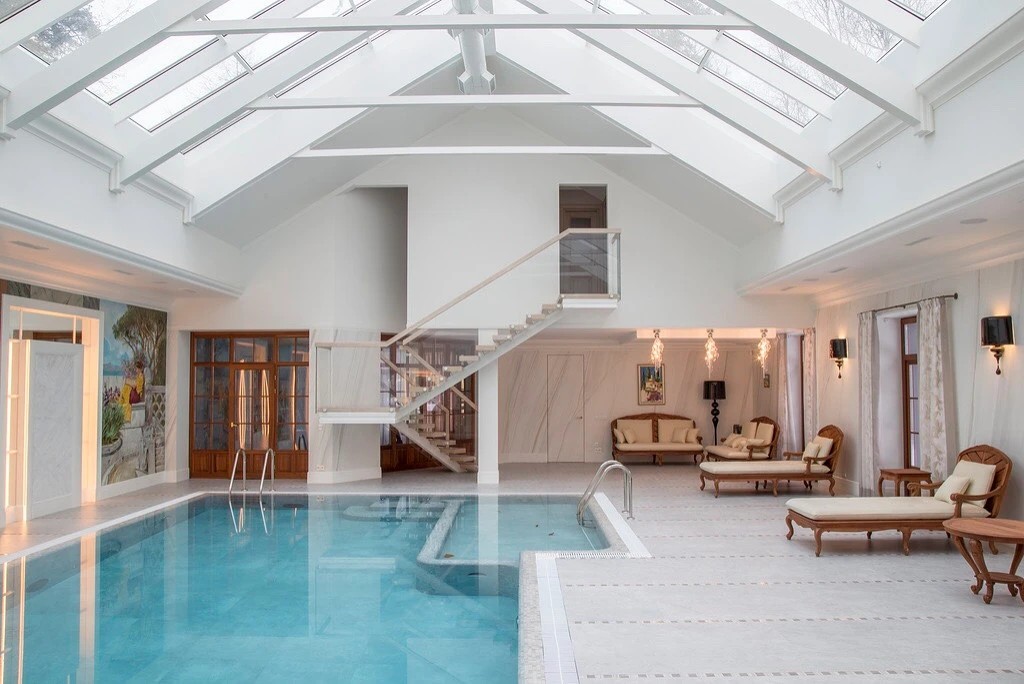 Бассейн в частном доме